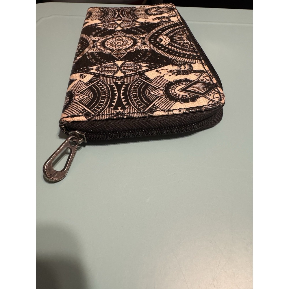 Sakroots‎ Women's Black And White Mandala Zip Around Wallet - Picture 6 of 10